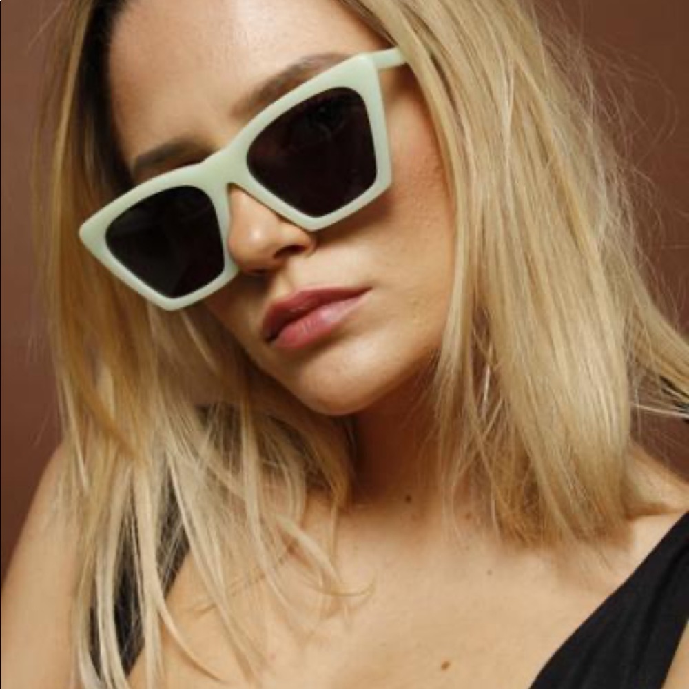ILLESTEVA LISBON SUNGLASSES - MINT